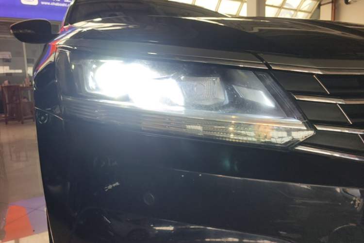 Used Volkswagen Passat 2017 280TSI DSG Luxury Edition Right Front Headlight