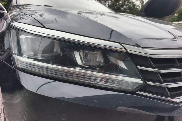 Used Volkswagen Passat 2017 330TSI DSG Luxury Edition Right Front Headlight