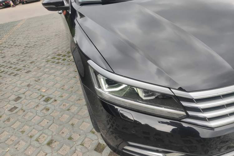 Used Volkswagen Passat 2017 380TSI DSG Prestige Edition Right Front Headlight