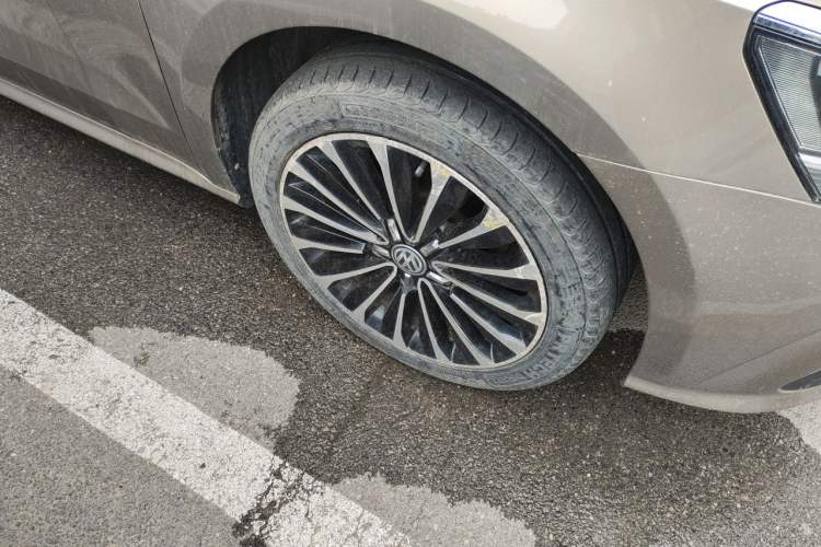 Used Volkswagen Passat 2017 330TSI DSG Prestige Edition Right Front Wheel Hub