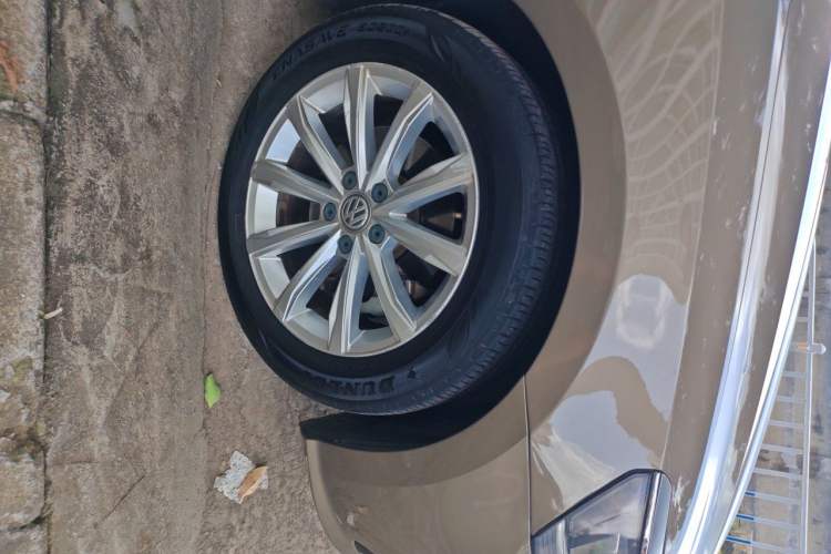 Used Volkswagen Passat 2017 280TSI DSG Luxury Edition Right Front Wheel Hub