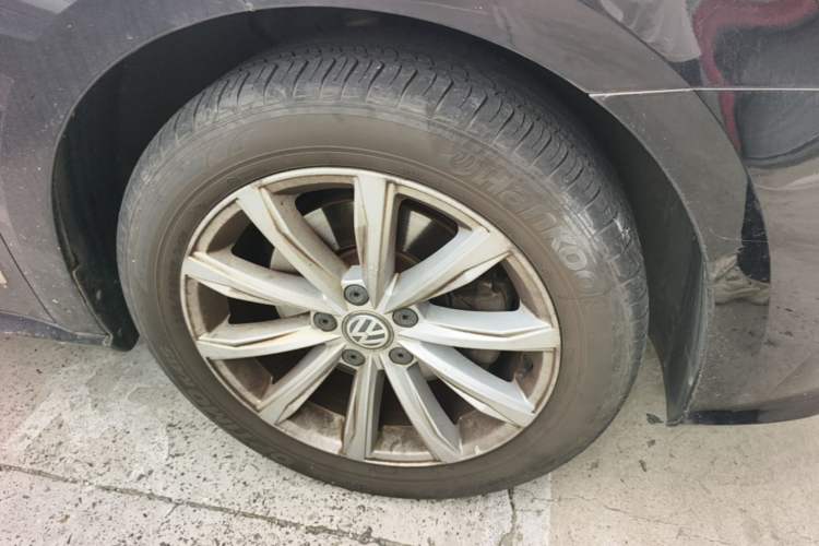 Used Volkswagen Passat 2017 330TSI DSG Luxury Edition Right Front Wheel Hub