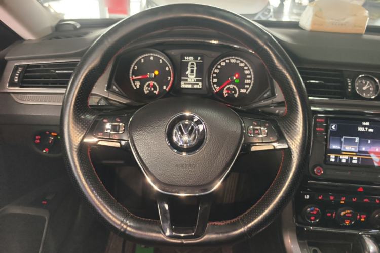 Used Volkswagen Passat 2017 280TSI DSG Luxury Edition Steering Wheel
