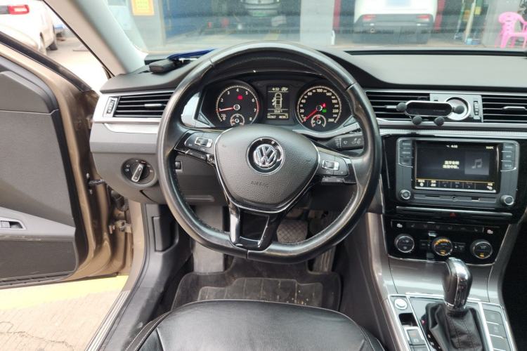Used Volkswagen Passat 2017 330TSI DSG Luxury Edition Steering Wheel