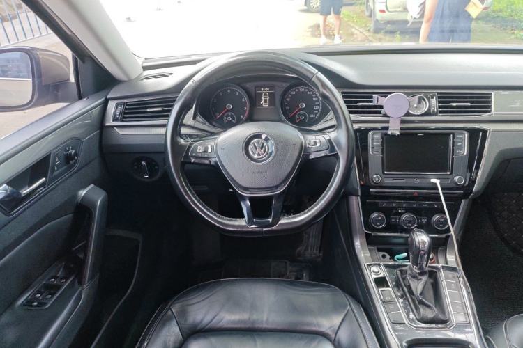 Used Volkswagen Passat 2017 280TSI DSG Luxury Edition Steering Wheel