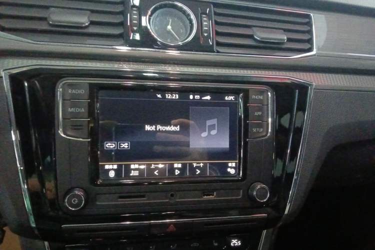 Used Volkswagen Passat 2017 330TSI DSG Luxury Edition Audio And AC Panel