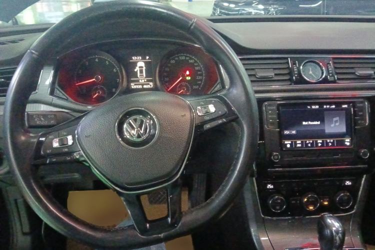 Used Volkswagen Passat 2017 330TSI DSG Luxury Edition Center Console