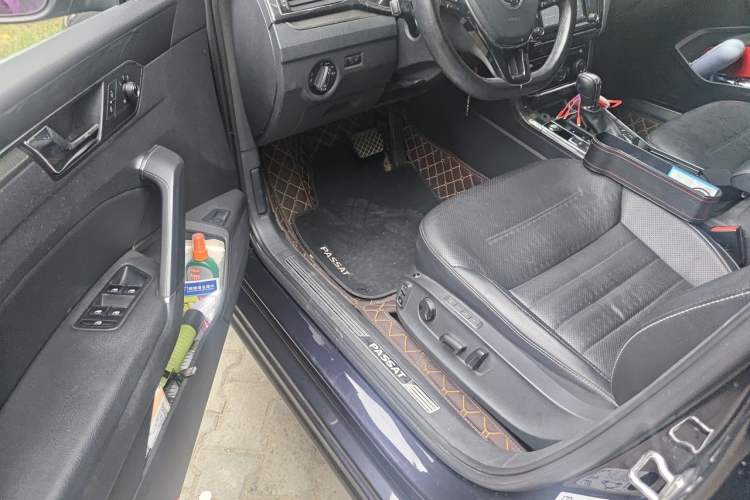 Used Volkswagen Passat 2017 330TSI DSG Luxury Edition Driver Seat