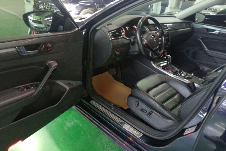 Used Volkswagen Passat 2017 330TSI DSG Luxury Edition Driver Seat