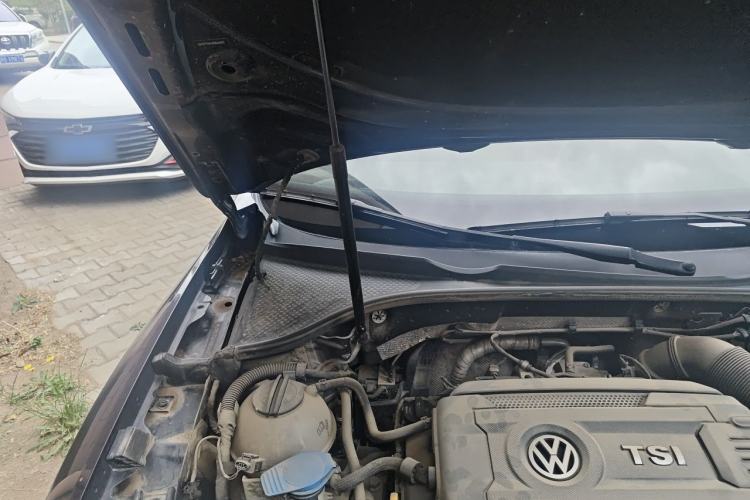 Used Volkswagen Passat 2017 330TSI DSG Luxury Edition Engine Bay Right