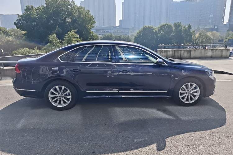 Used Volkswagen Passat 2017 330TSI DSG Luxury Edition Exterior 3