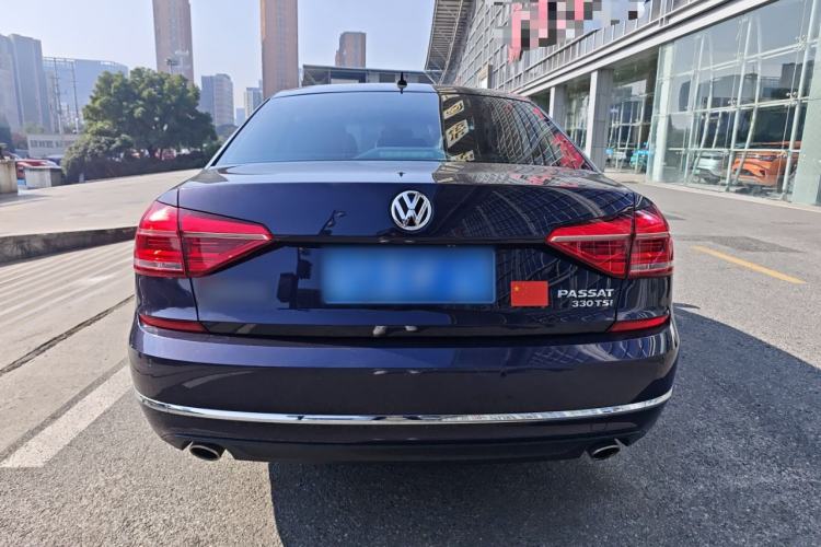 Used Volkswagen Passat 2017 330TSI DSG Luxury Edition Exterior 4