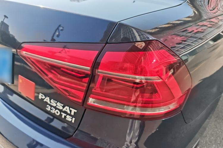 Used Volkswagen Passat 2017 330TSI DSG Luxury Edition Exterior 6