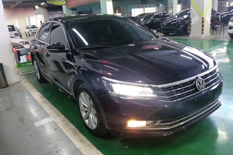 Used Volkswagen Passat 2017 330TSI DSG Luxury Edition Front Right 45 Deg