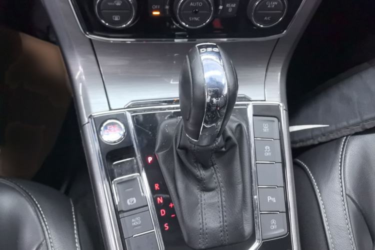Used Volkswagen Passat 2017 330TSI DSG Luxury Edition Gear Lever