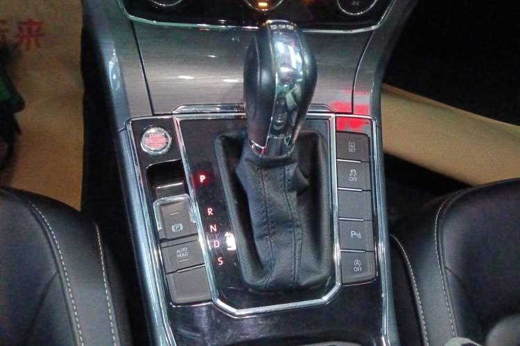 Used Volkswagen Passat 2017 330TSI DSG Luxury Edition Gear Lever