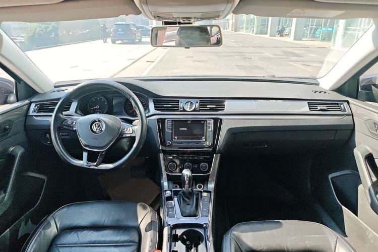 Used Volkswagen Passat 2017 330TSI DSG Luxury Edition Interior 2