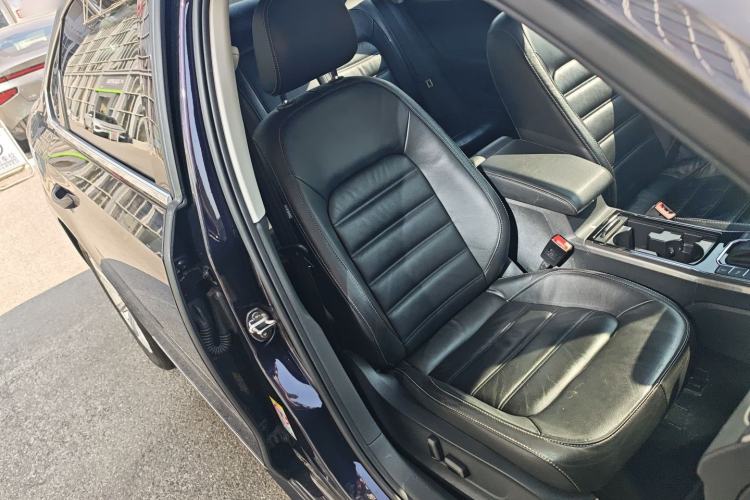 Used Volkswagen Passat 2017 330TSI DSG Luxury Edition Right Front Seat