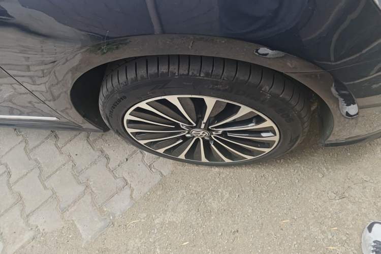 Used Volkswagen Passat 2017 330TSI DSG Luxury Edition Right Front Wheel Hub