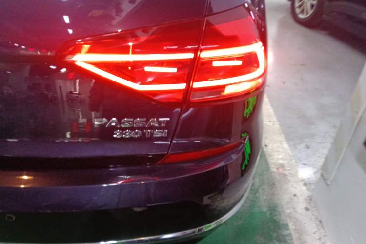 Used Volkswagen Passat 2017 330TSI DSG Luxury Edition Right Rear Taillight