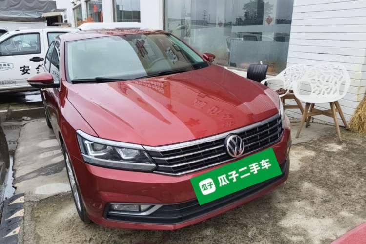 Used Volkswagen Passat 2017 330TSI DSG Luxury Edition Front Right 45 Deg