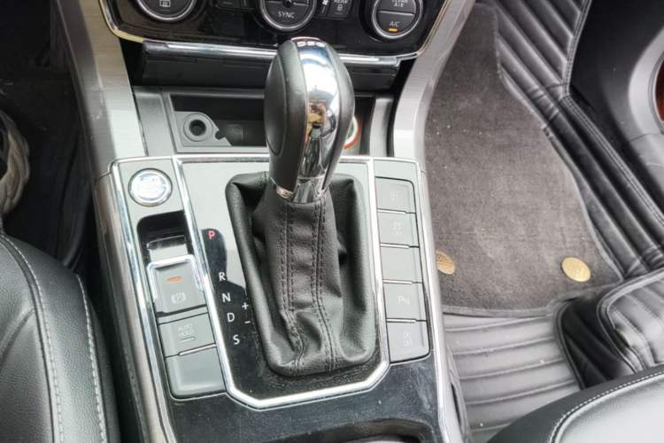 Used Volkswagen Passat 2017 330TSI DSG Luxury Edition Gear Lever