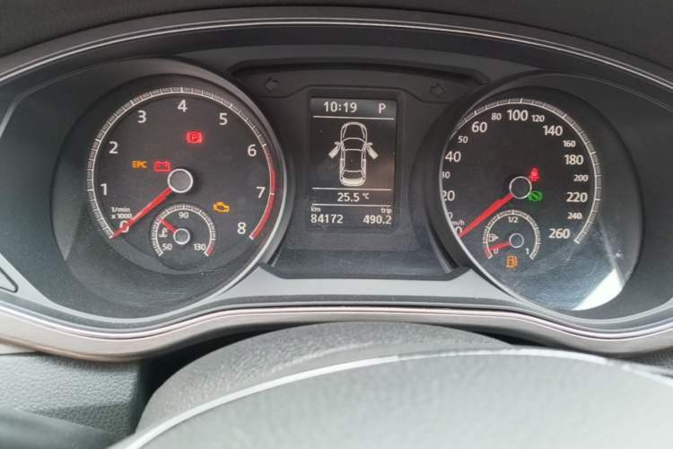 Used Volkswagen Passat 2017 330TSI DSG Luxury Edition Odometer Close Up