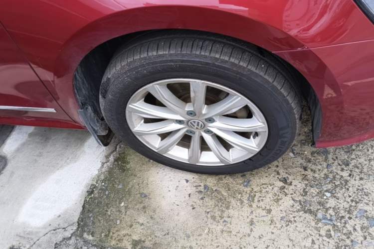 Used Volkswagen Passat 2017 330TSI DSG Luxury Edition Right Front Wheel Hub