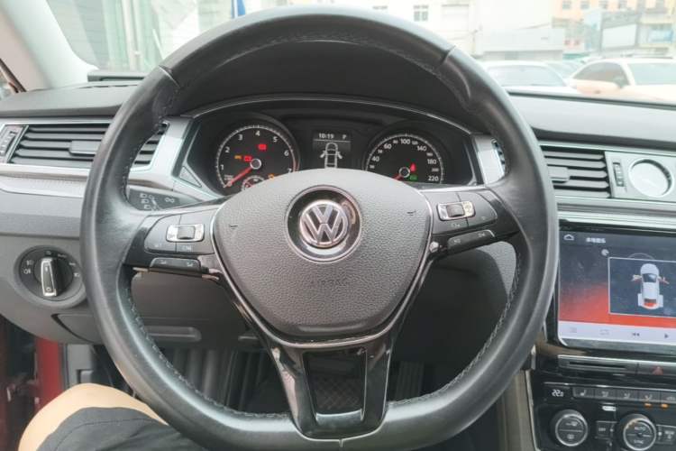 Used Volkswagen Passat 2017 330TSI DSG Luxury Edition Steering Wheel