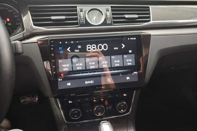 Used Volkswagen Passat 2017 330TSI DSG Prestige Edition Audio And AC Panel
