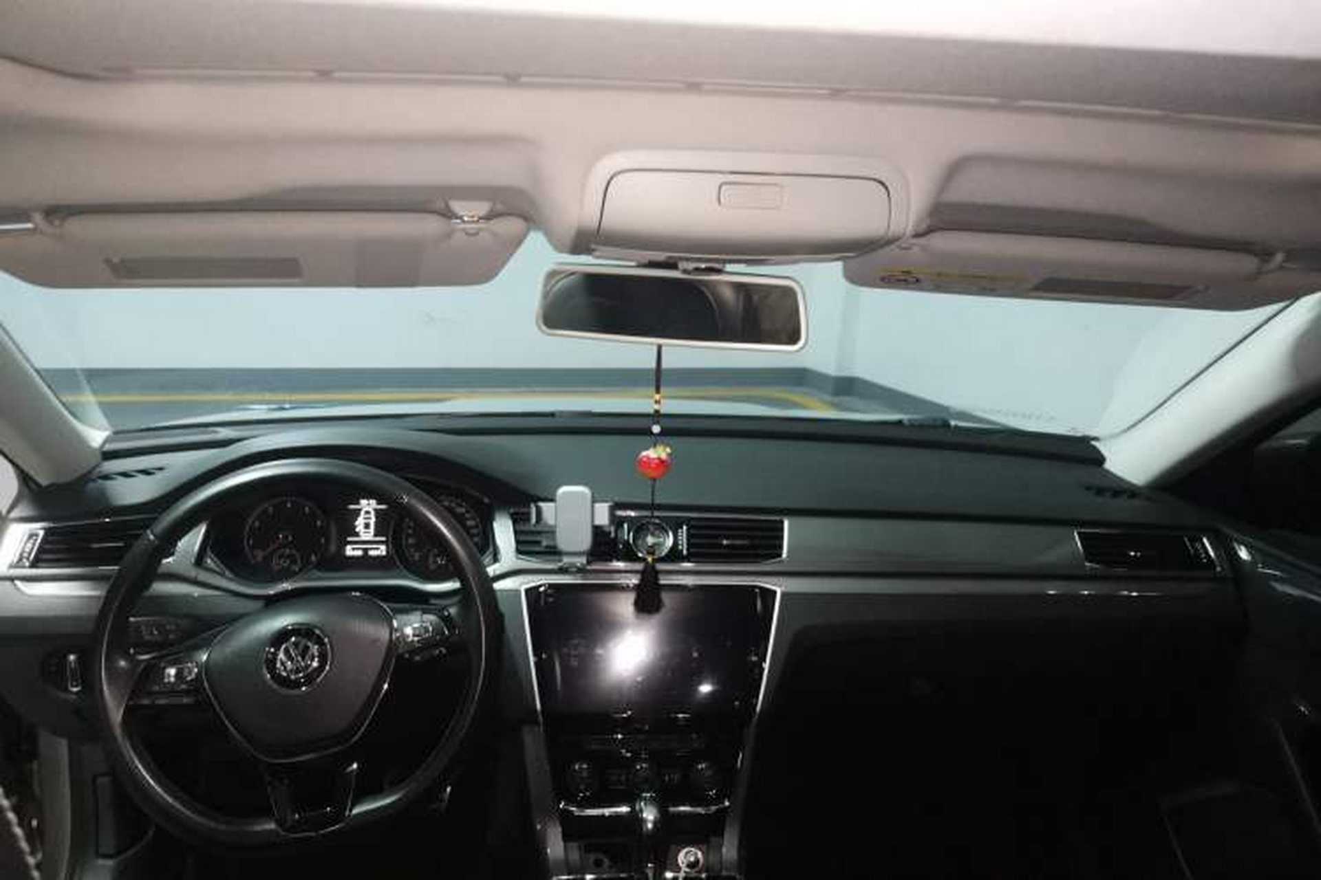 Used Volkswagen Passat 2017 330TSI DSG Luxury Edition Center Console