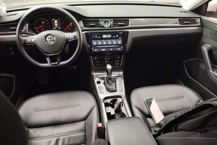 Used Volkswagen Passat 2017 330TSI DSG Prestige Edition Center Console