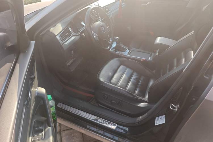 Used Volkswagen Passat 2017 280TSI DSG Luxury Edition Driver Seat