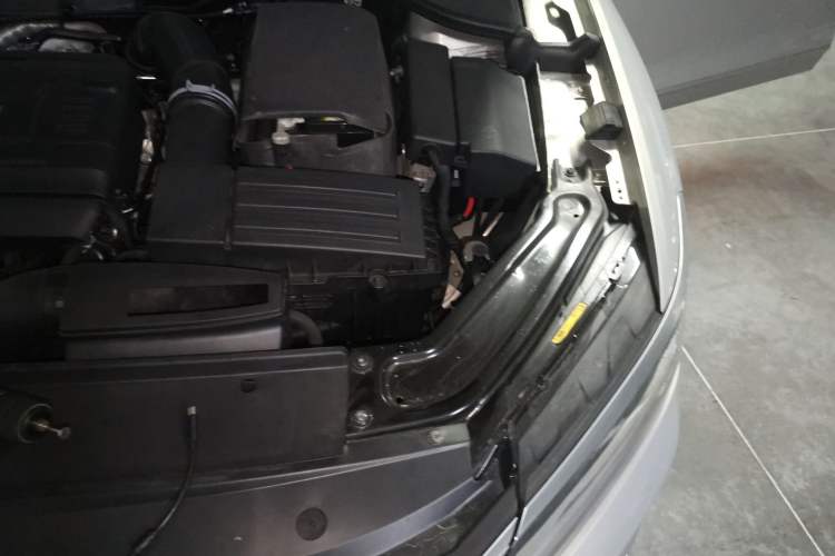 Used Volkswagen Passat 2017 330TSI DSG Luxury Edition Engine Bay Left