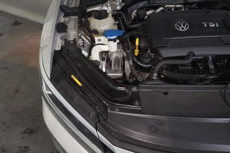 Used Volkswagen Passat 2017 330TSI DSG Luxury Edition Engine Bay Right