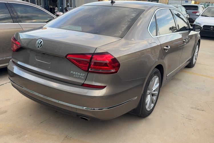 Used Volkswagen Passat 2017 330TSI DSG Luxury Edition Exterior 3