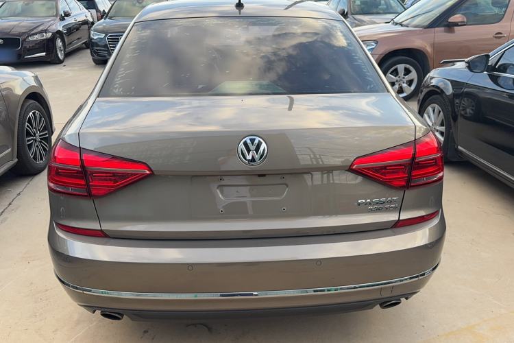 Used Volkswagen Passat 2017 330TSI DSG Luxury Edition Exterior 4