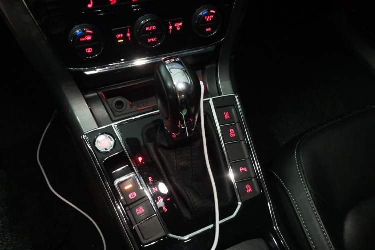 Used Volkswagen Passat 2017 330TSI DSG Luxury Edition Gear Lever
