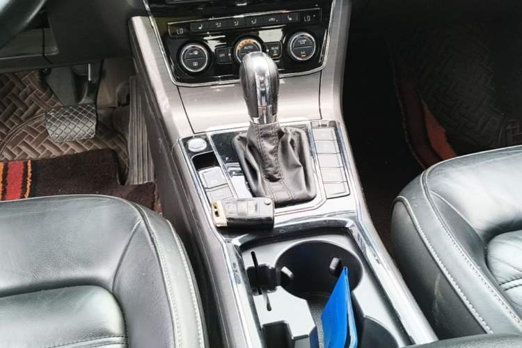 Used Volkswagen Passat 2017 330TSI DSG Luxury Edition Gear Lever