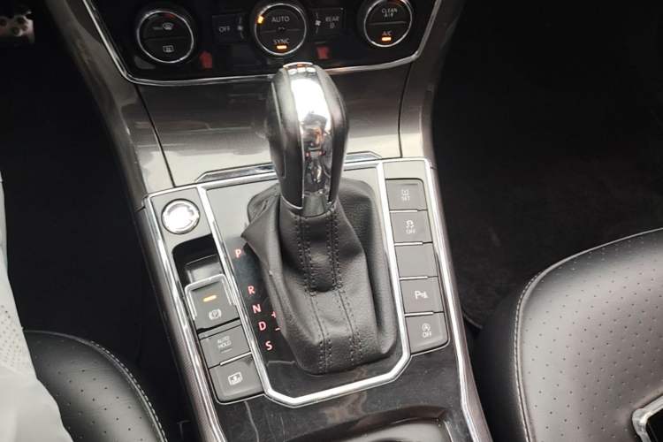 Used Volkswagen Passat 2017 330TSI DSG Prestige Edition Gear Lever