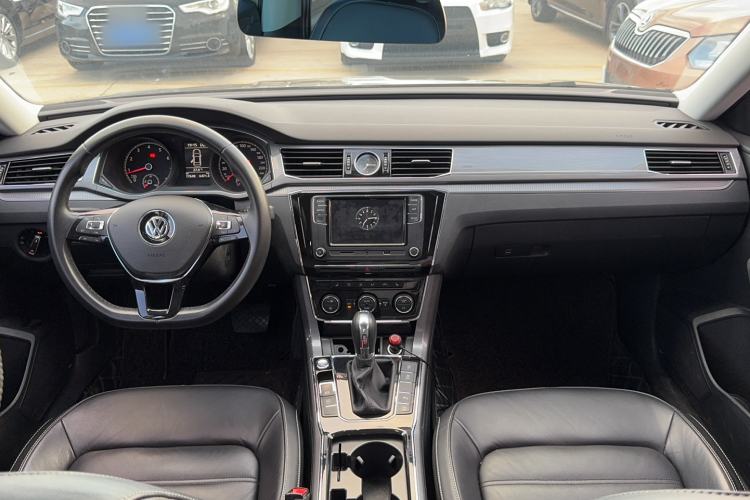 Used Volkswagen Passat 2017 330TSI DSG Luxury Edition Interior 3