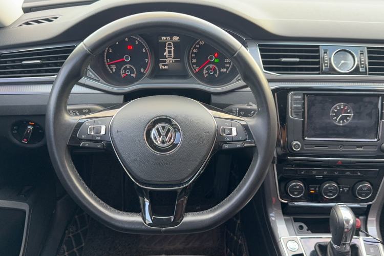 Used Volkswagen Passat 2017 330TSI DSG Luxury Edition Interior 4