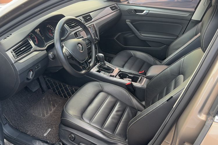 Used Volkswagen Passat 2017 330TSI DSG Luxury Edition Interior 5