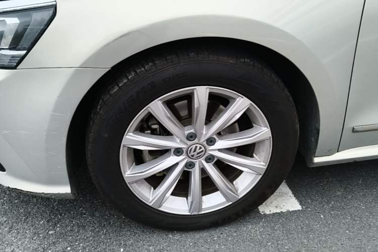 Used Volkswagen Passat 2017 330TSI DSG Luxury Edition Left Front Wheel Hub