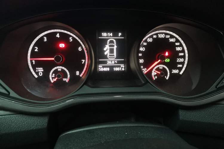 Used Volkswagen Passat 2017 330TSI DSG Luxury Edition Odometer Close Up