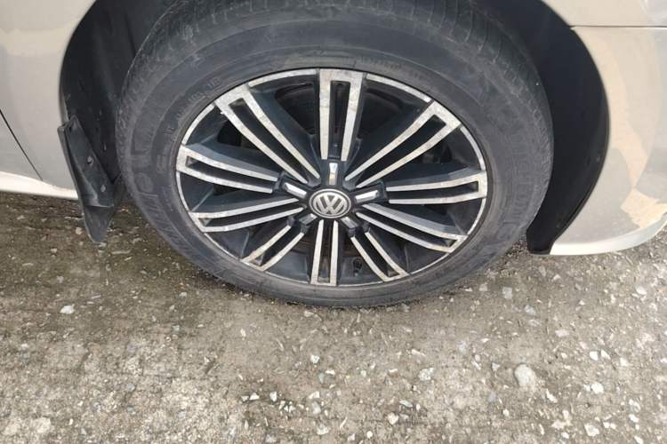 Used Volkswagen Passat 2017 330TSI DSG Prestige Edition Right Front Wheel Hub