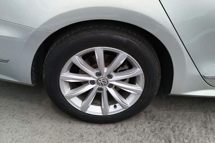 Used Volkswagen Passat 2017 330TSI DSG Luxury Edition Right Rear Wheel Hub