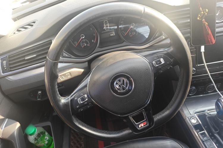 Used Volkswagen Passat 2017 280TSI DSG Luxury Edition Steering Wheel
