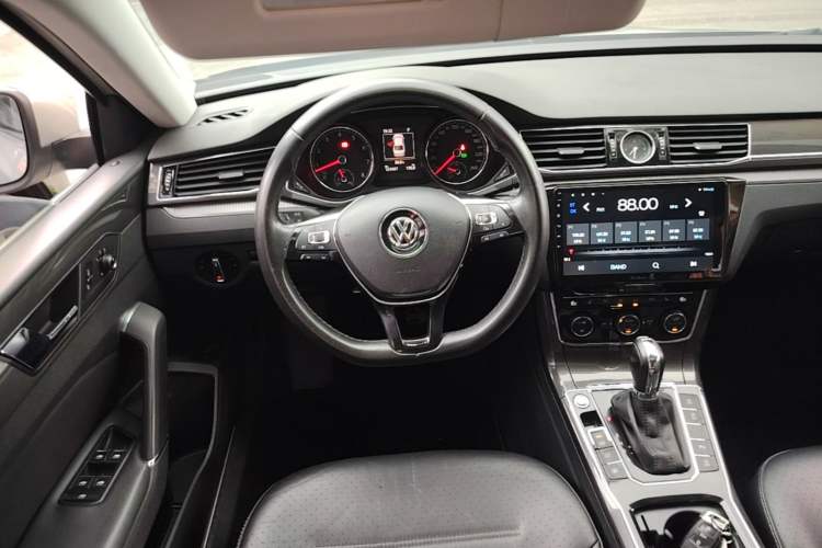 Used Volkswagen Passat 2017 330TSI DSG Prestige Edition Steering Wheel