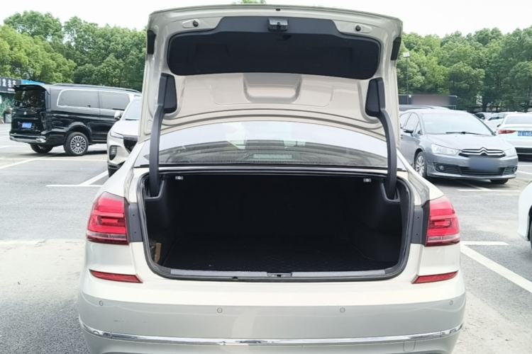 Used Volkswagen Passat 2017 330TSI DSG Luxury Edition Trunk